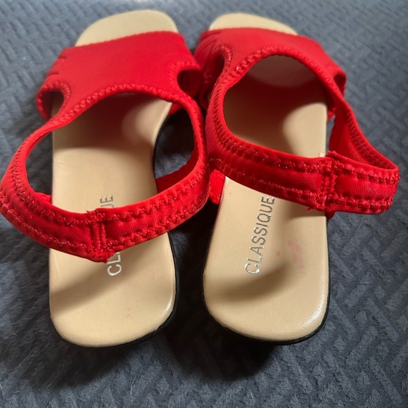Classique Red Women's Sandals sz 11W nwot - Picture 4 of 5